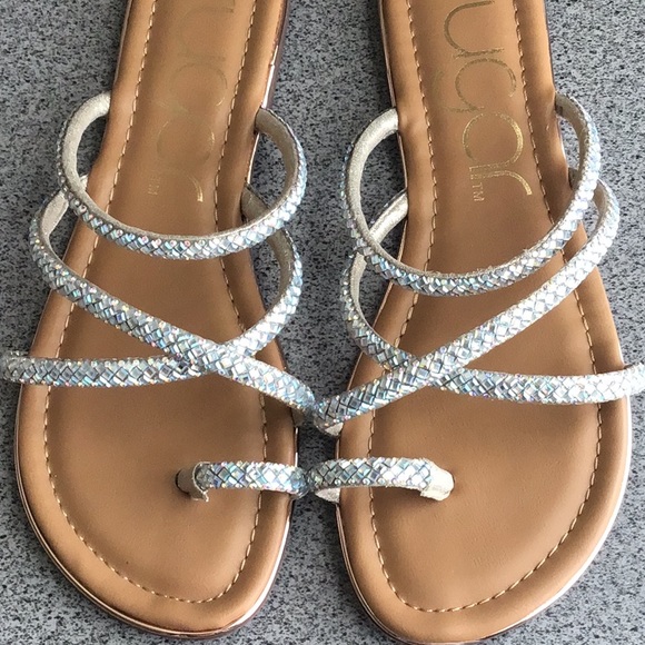 Toe-Ring Sandals - Picture 2 of 5